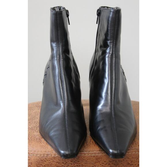 Vintage Bandolino Black Leather Pointed Toe Heeled Ankle Boots - Picture 7 of 9